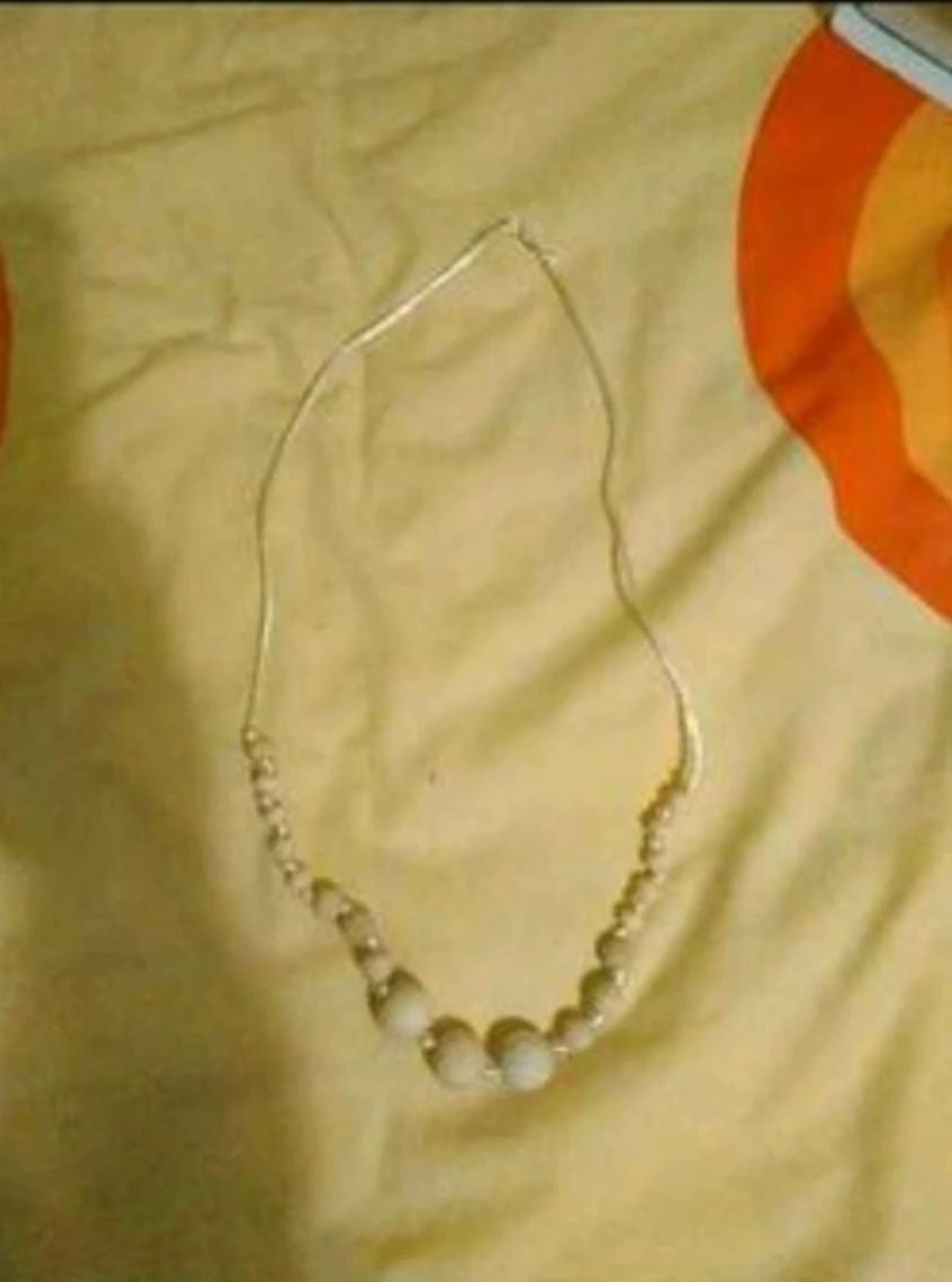 Collar de madera nuevo